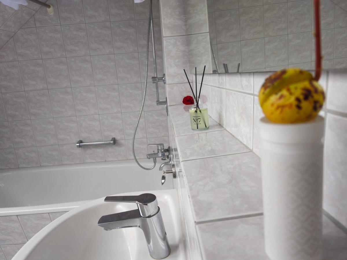 Sauna - Massage -Bodensee-Cinema Feeling- Home Sharing - Parking - Kueche 라돌프젤암보덴시 외부 사진